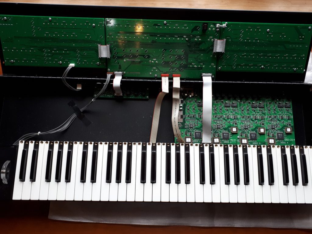 Poly Evolver synthesizer inside circuit boards